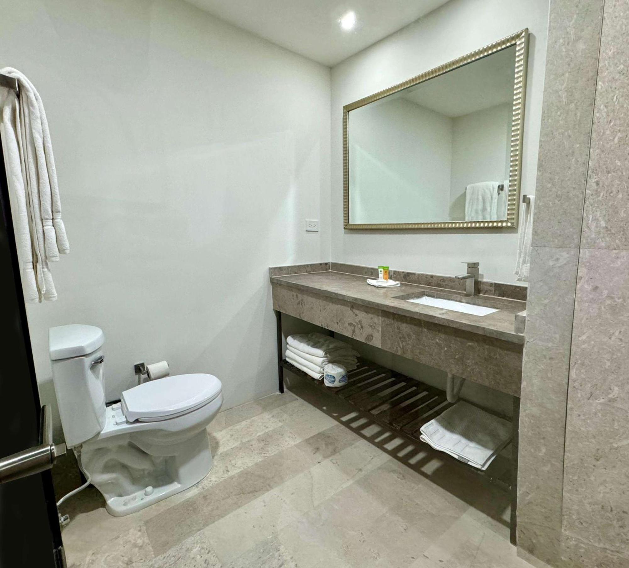 Best Western Plus Sacramento Chihuahua Bagian luar foto