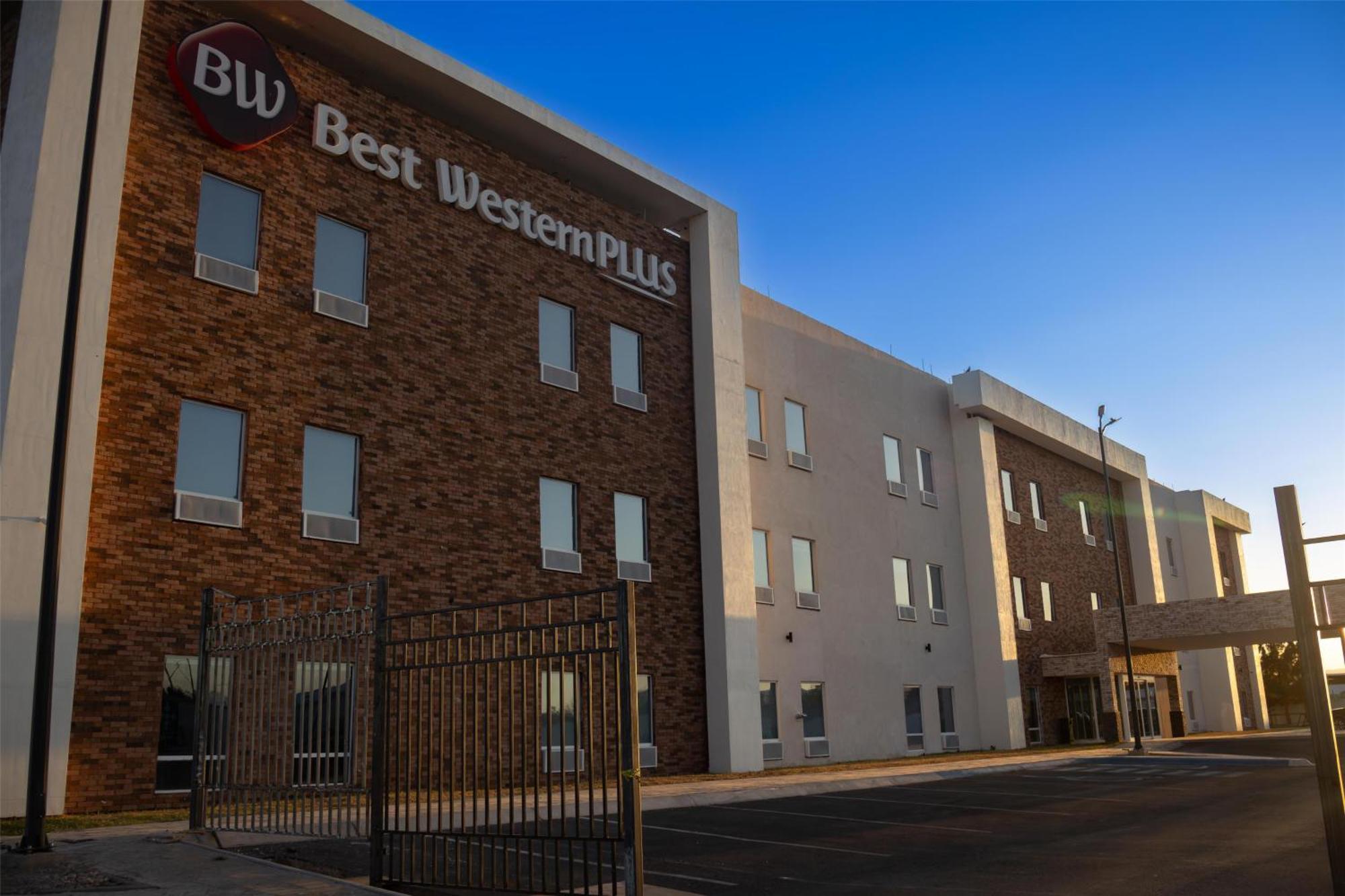 Best Western Plus Sacramento Chihuahua Bagian luar foto